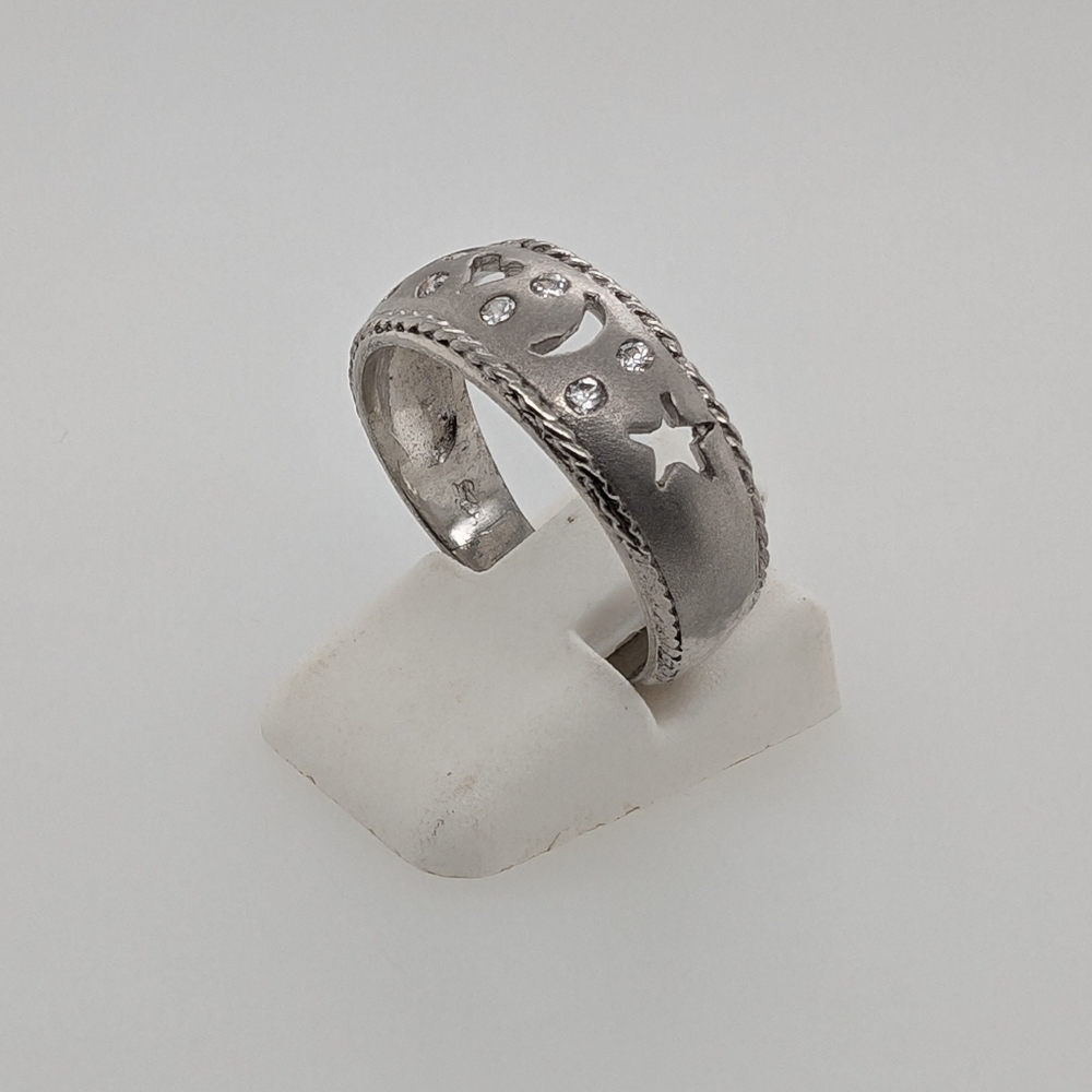 925 Silver satin finish Ring with 6 CZs.